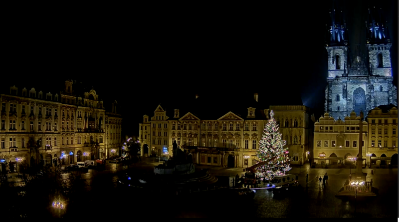 Vánoční strom na Staroměstském náměstí_zdroj_Mall.tv