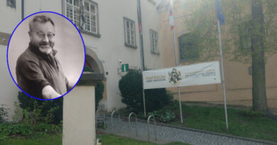 Loutky a moudrý Werichův hlas: Chvalský zámek obsadilo Fimfárum