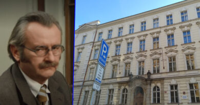 Škola ze slavné komedie s Hujerem: »Mareček« podával pero na obchodce