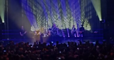 Návrat rockových ikon z Garbage do pražské Lucerny po 21 letech se zapsal do paměti jako stoprocentní a nekompromisní hudební triumf