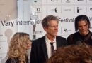 Zápisník filmového publicisty: Karlovarská horečka vrcholí v rytmu klasik i hollywoodské noblesy