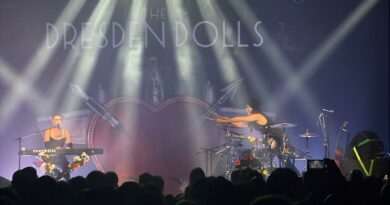 Triumfální návrat punkového kabaretu: Vyprodané Dresden Dolls v Praze zachránil i nečekaný hit
