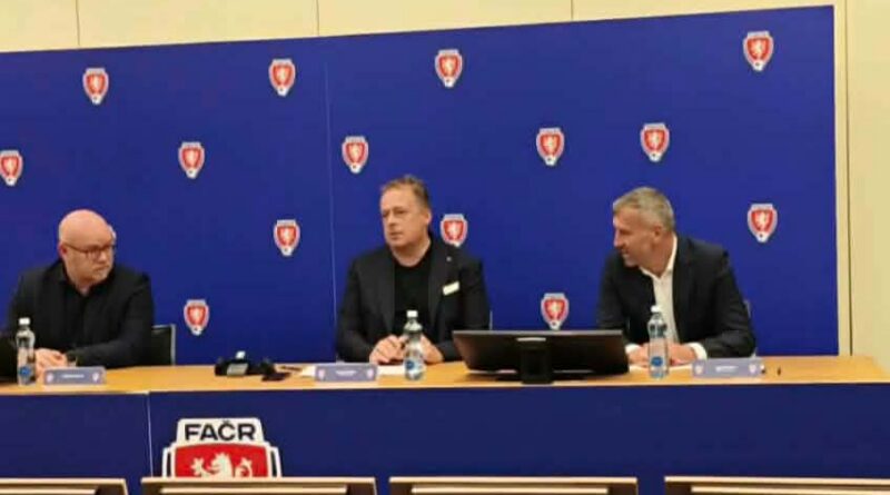 Prezident FIFA v Česku i rekordní zájem o školní fotbal: Výkonný výbor FAČR řešil budoucnost stadionů i napjatý rozpočet