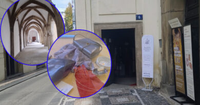 Kabelky plné lásky, Klimt i káva u Karla IV.: Co vše nabízí prohlídka Kláštera minoritů?